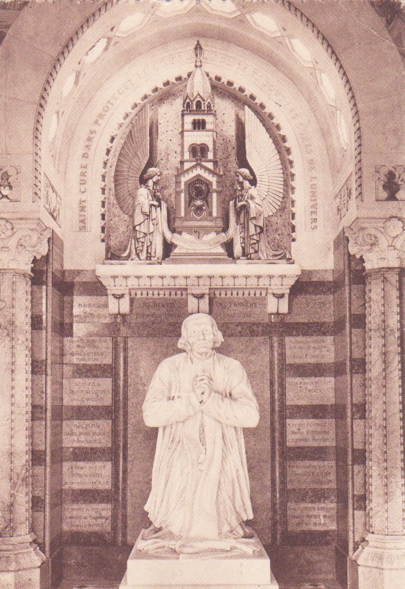 Intérieur de la chapelle du Coeur dans l'église du saint curé d'Ars à Ars sur Formans