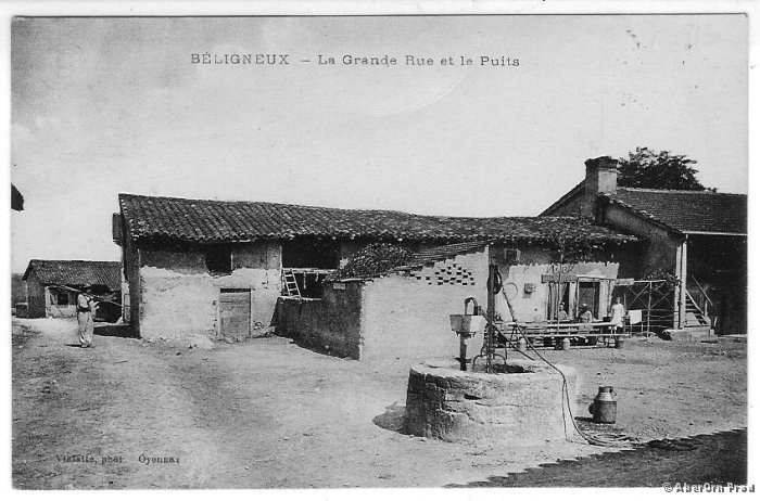 Grande rue et le puits