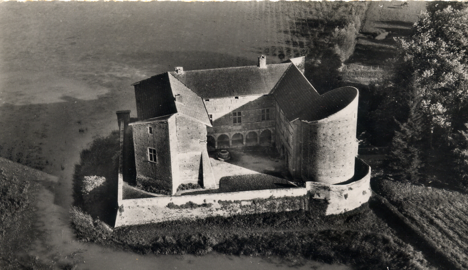 Chateau_18_GB.jpg - Le chateau de Bouligneux