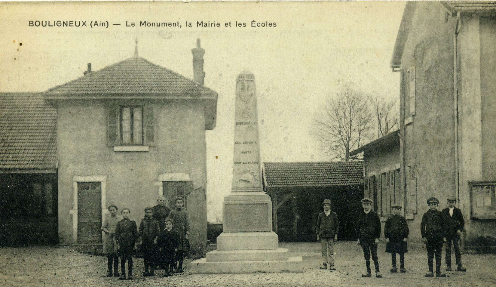 Poste_2_GB.jpg - La poste et le groupe scolaire et la mairie de Bouligneux (Année 1920- 1930)