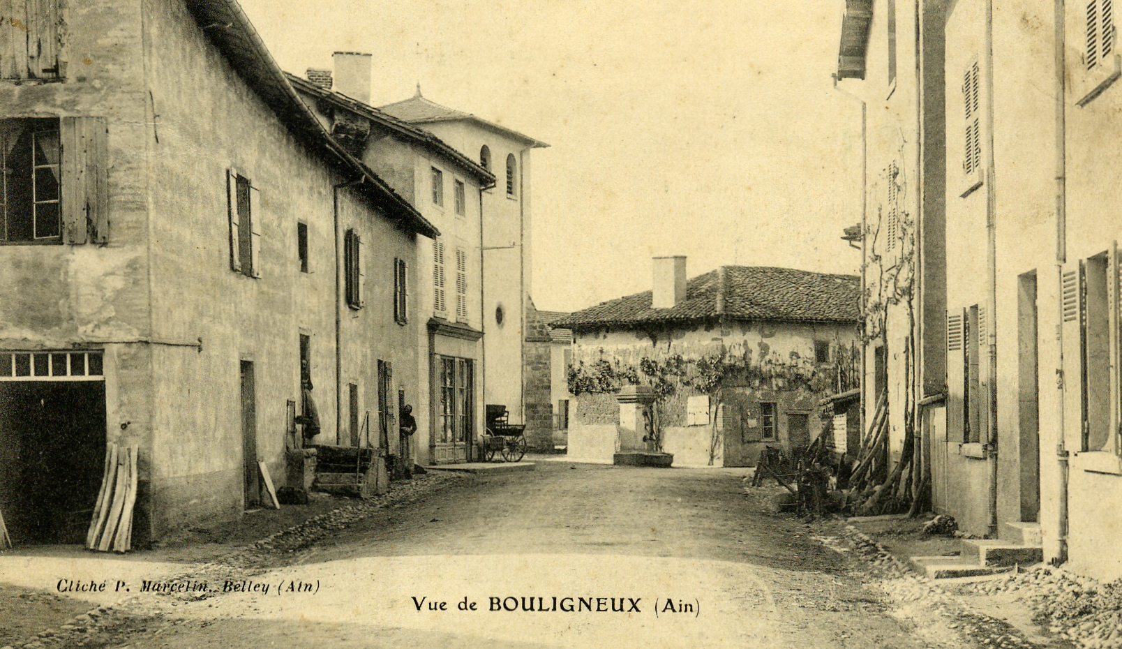 Rue_centrale_3_GB.jpg - Rue centrale de Bouligneux dans la Dombes en 1909