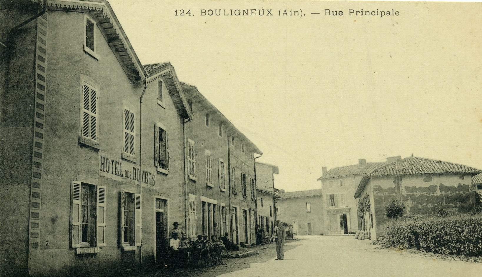 Rue_centrale_5_GB.jpg - Rue centrale de Bouligneux dans la Dombes en 1915