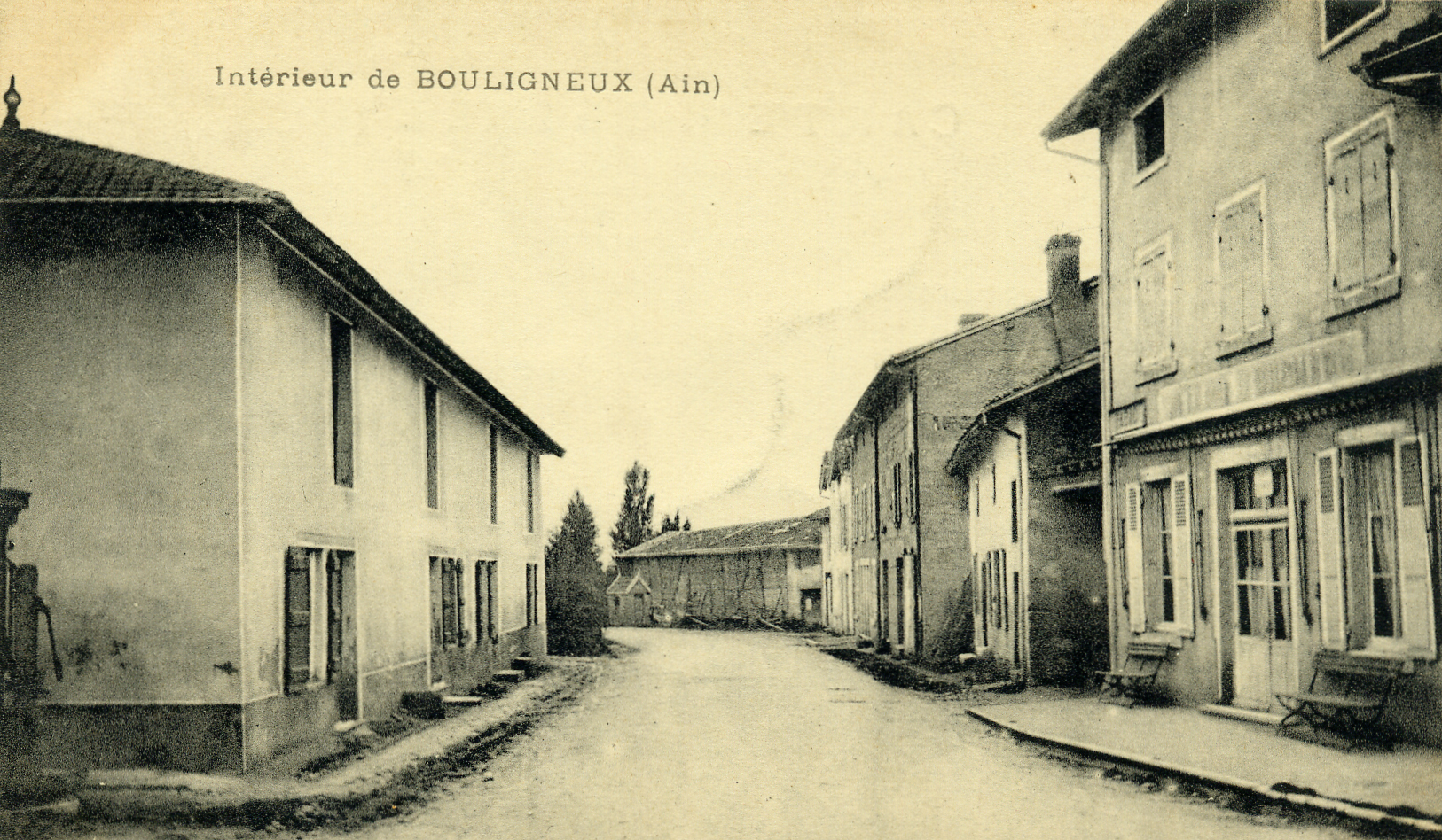 Rue_centrale_GB.jpg - Rue centrale de Bouligneux dans la Dombes en 1917