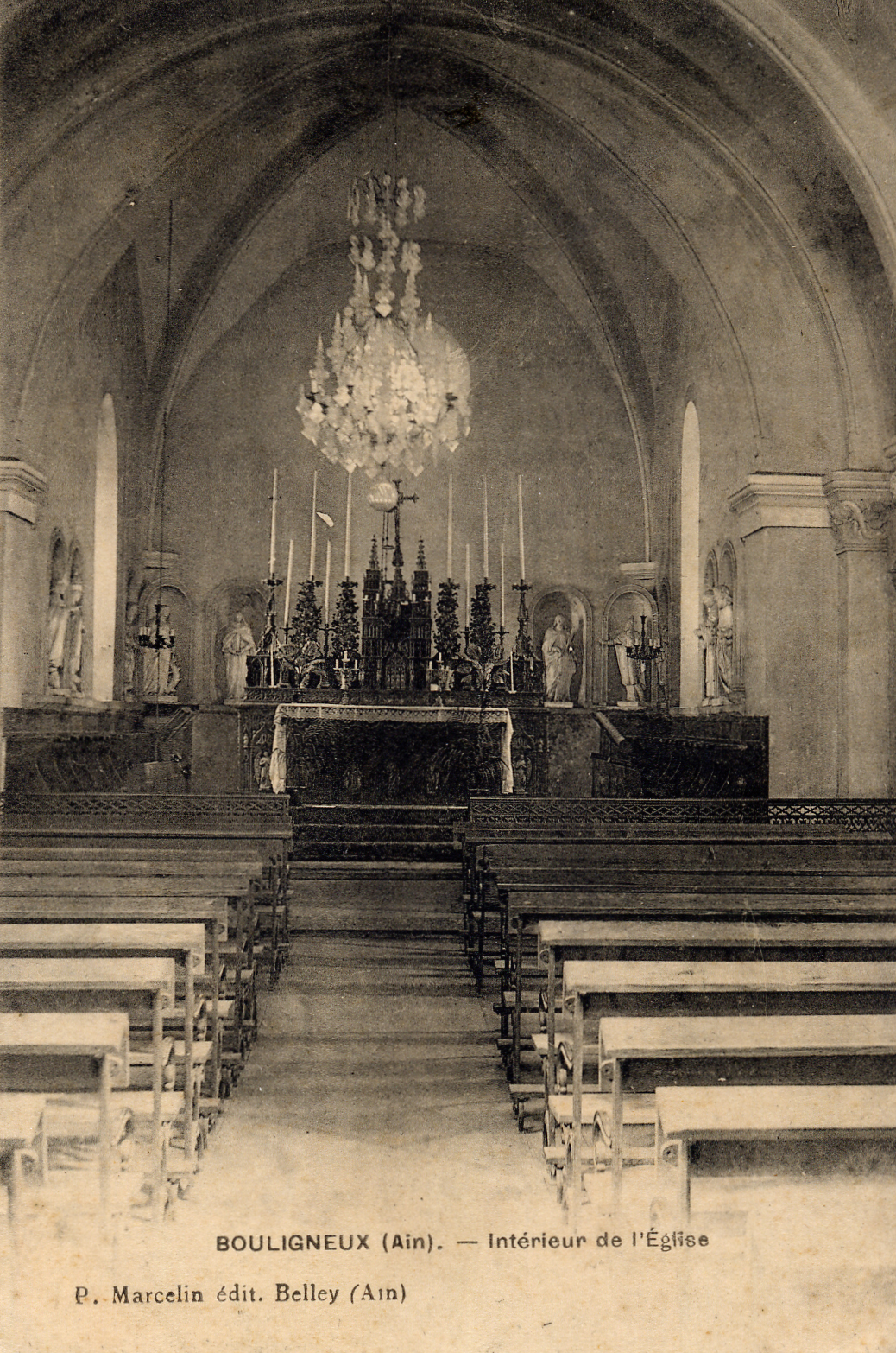 Eglise_4_GB.jpg - Intérieur de l'église de Bouligneux dans la Dombes 