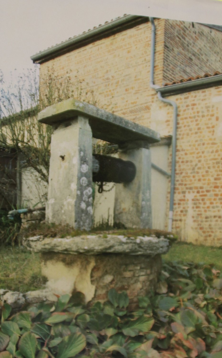 Puits de l'ancienne cure à Chanoz Chatenay dans la Dombes