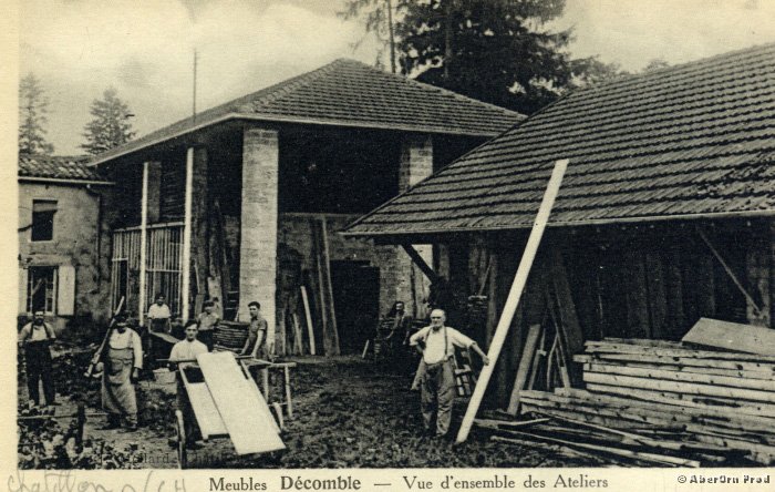 Vue d'ensemble des ateliers des Meubles Decomble à Chatillon sur Chalaronne dans la Dombes