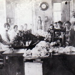 Atelier de couture du Tailleur Econome en 1918 Atelier de couture du Tailleur Econome en 1918