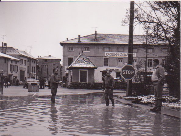 Inondations route de Marlieux le 28 Novembre 1982 à Chatillon sur Chalaronne dans la Dombes