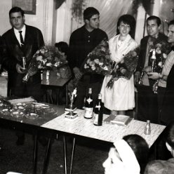 Remise des prix pour les courses de karting sur l'hippodrome à Chatillon sur Chalaronne 19 avril 1964 Remise des prix pour les courses de karting sur l'hippodrome à Chatillon sur Chalaronne 19 avril 1964