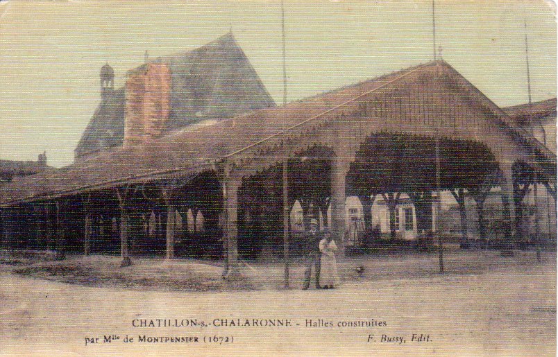 Les Halles et l'Eglise en 1916