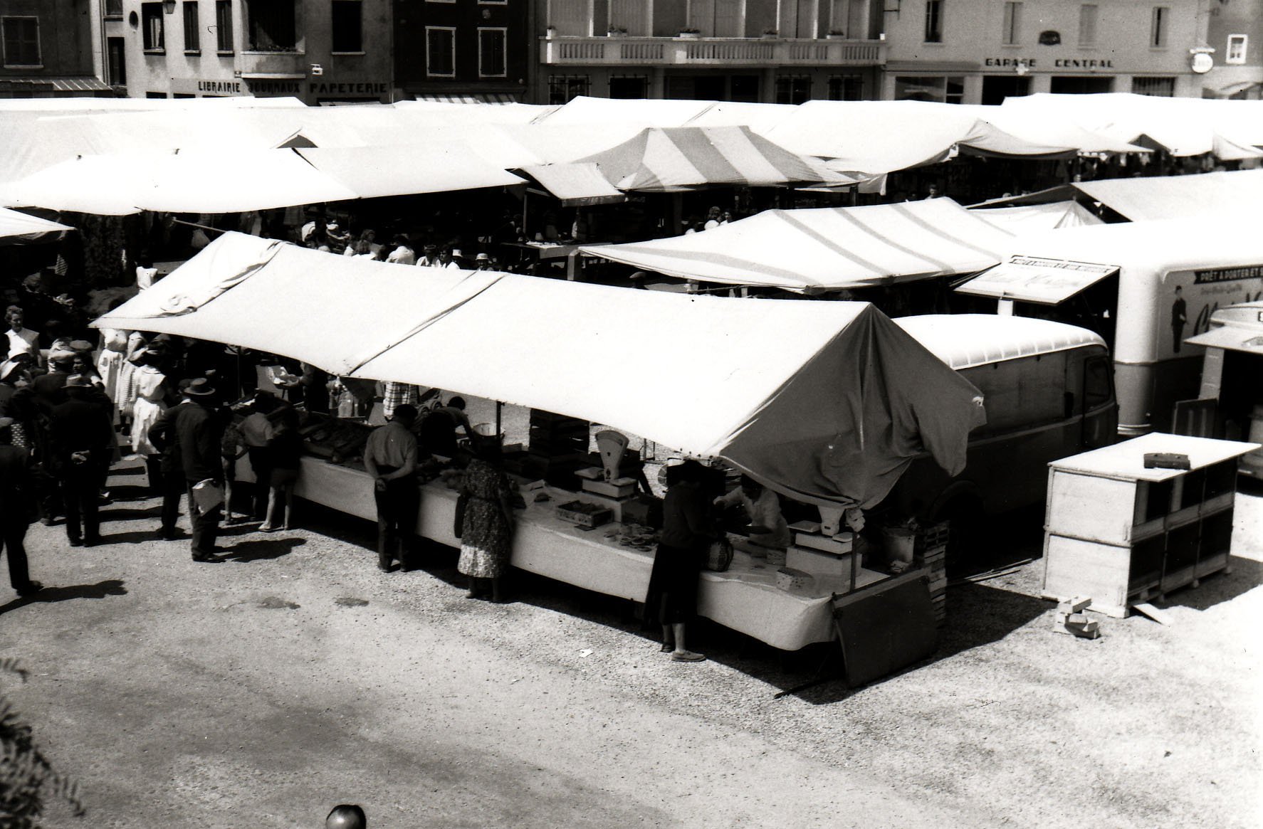 Marché à Chatillon sur Chalaronne dans la Dombes en 1961
