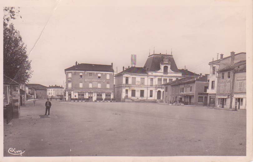 Place du champ de foire à Chatillon sur Chalaronne dans la Dombes