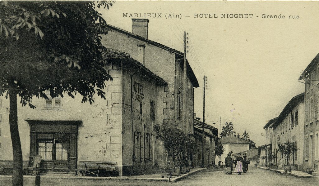 Hôtel Niogret - grande rue - à Marlieux dans la Dombes en 1916