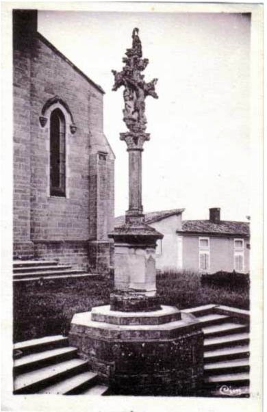 La_croix_devant_l_eglise_2