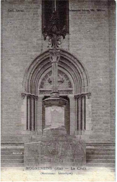 La_croix_devant_l_eglise_3