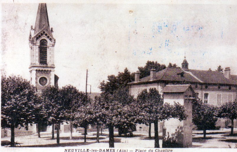 La place du Chapitre à Neuville les Dames dans la Dombes
