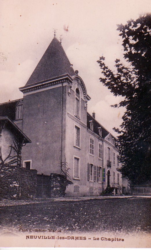 Le château du Chapitre de Neuville les Dames dans la Dombes