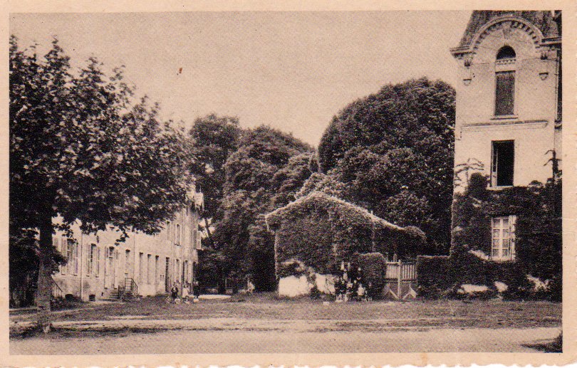 Place du chapitre de Neuville les Dames dans la Dombes