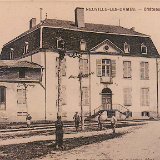 Le château de la place du chapitre à Neuville les Dames dans la Dombes
