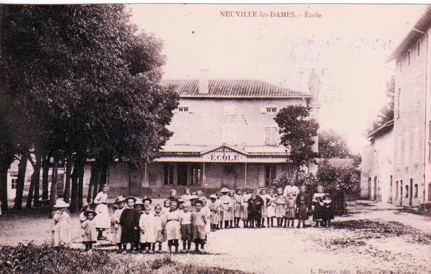 Ecole des filles de Neuville les Dames dans la Dombes