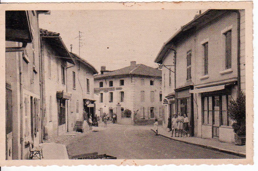 Rue principale de Neuville les Dames dans la Dombes