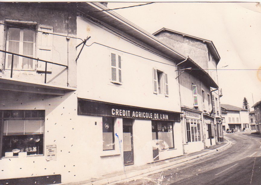 Rue principale à Neuville les Dames dans la Dombes