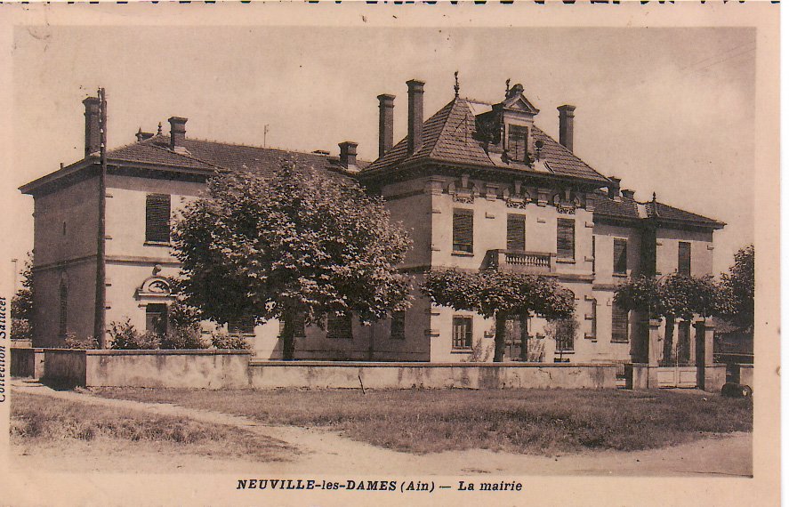 La mairie et l'école des garçons de Neuville les Dames dans la Dombes