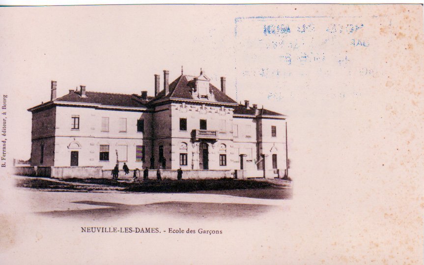 Mairie et école des garçons  de Neuville les Dames dans la Dombes