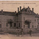 La mairie et l'école des garçons de Neuville les Dames dans la Dombes