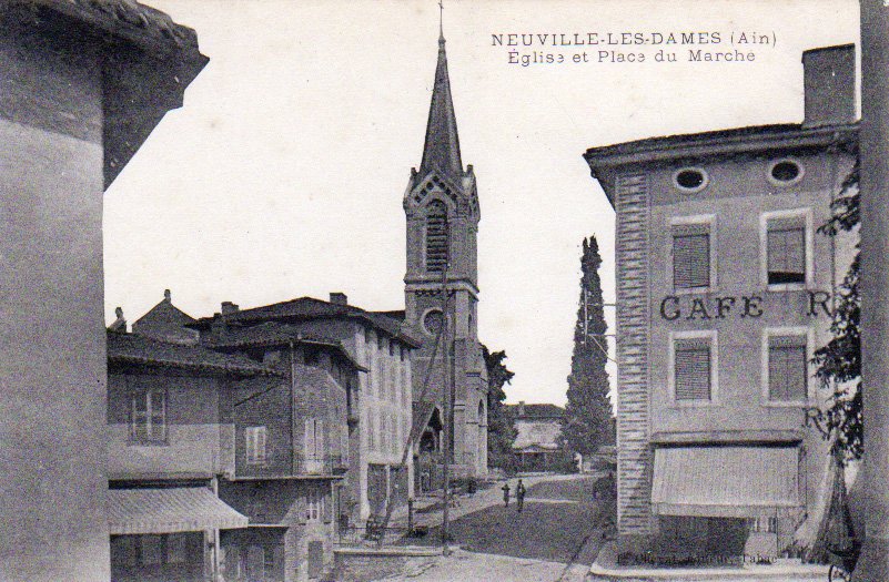 Eglise et place du marché à Neuville les Dames en 1910