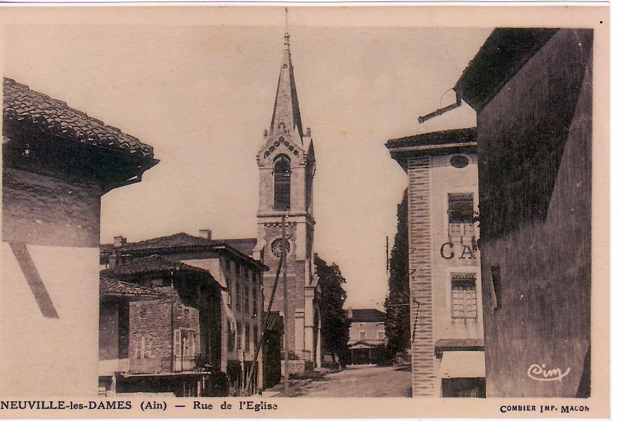 Place de l'église de Neuville les Dames