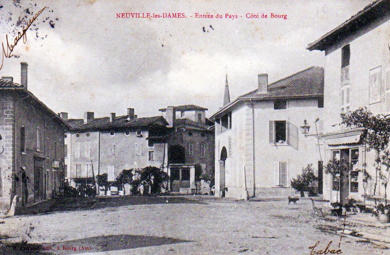 Entrée du pays de Neuville les Dames dans la Dombes  côté de Bourg en 1905
