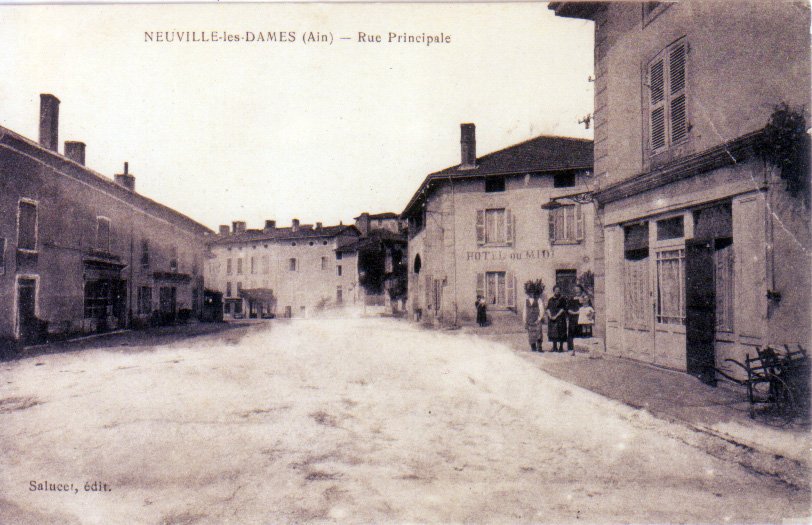 Rue principale de Neuville les Dames dans la Dombes