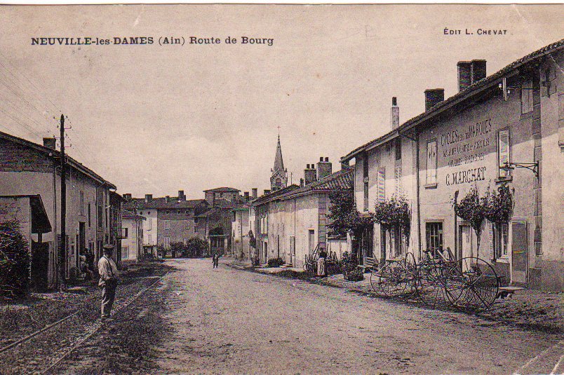 Route de Bourg à Neuville les Dames dans la Dombes en 1913