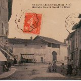Grande rue à Neuville les Dames dans la Dombes Grande rue à Neuville les Dames dans la Dombes