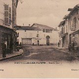 Grande rue à Neuville les Dames dans la Dombes Grande rue à Neuville les Dames dans la Dombes