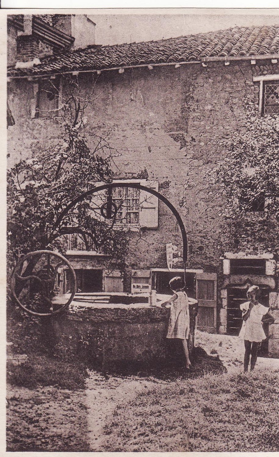 Place du Four et le vieux puit