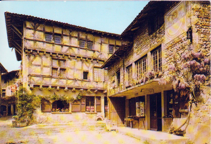 Hostellerie à Pérouges dans la Dombes