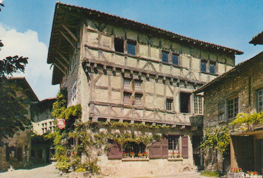 Facade de l'Hostellerie à Pérouges dans la Dombes