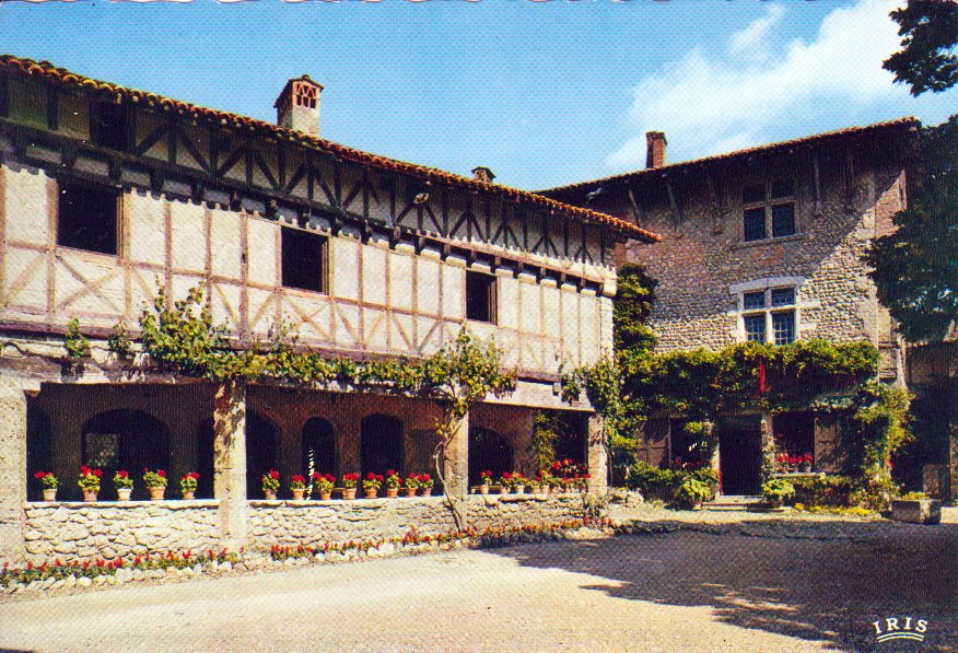 Maison à pilliers et Hostellerie à Pérouges dans la Dombes