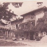 Place de la Halle avec le cadran solaire