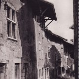 La rue des Rondes à Perouges dans la Dombes La rue des Rondes à Perouges dans la Dombes
