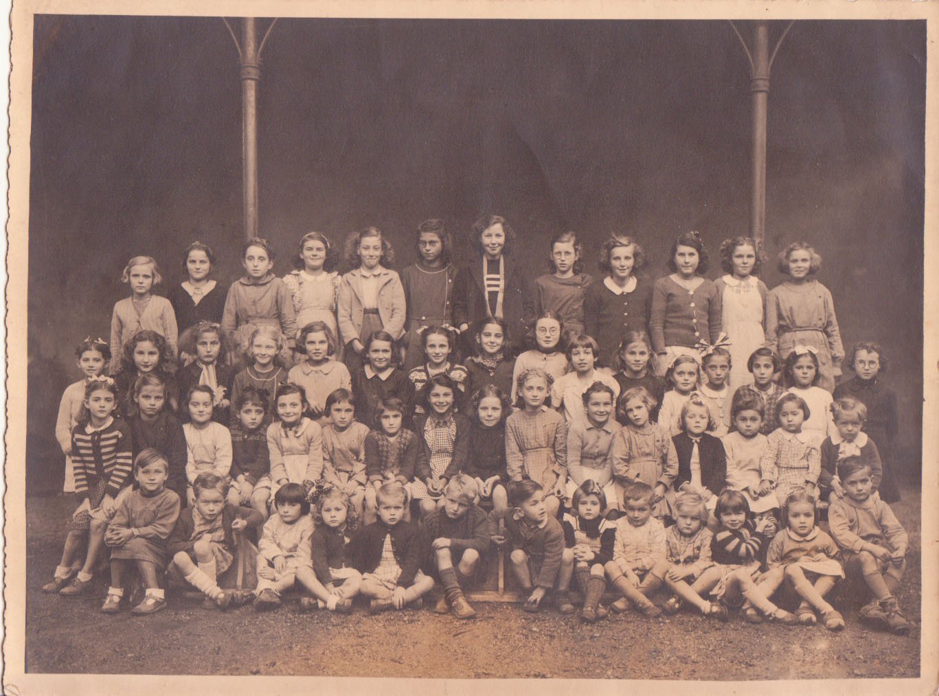 Une photo d'école en 1948 à Saint Didier sur Chalaronne
