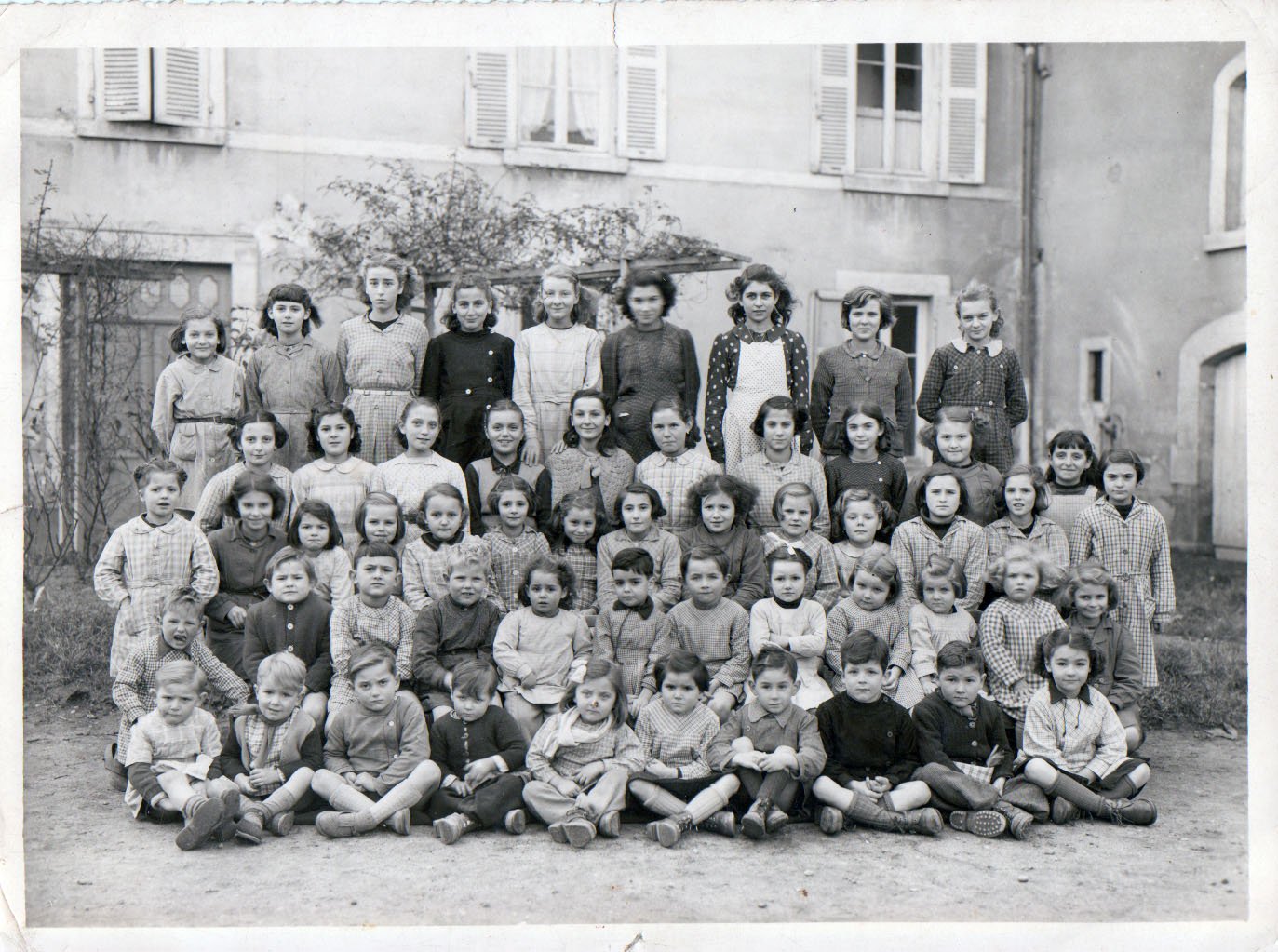 Une photo d'école en 1950 à Saint Didier sur Chalaronne