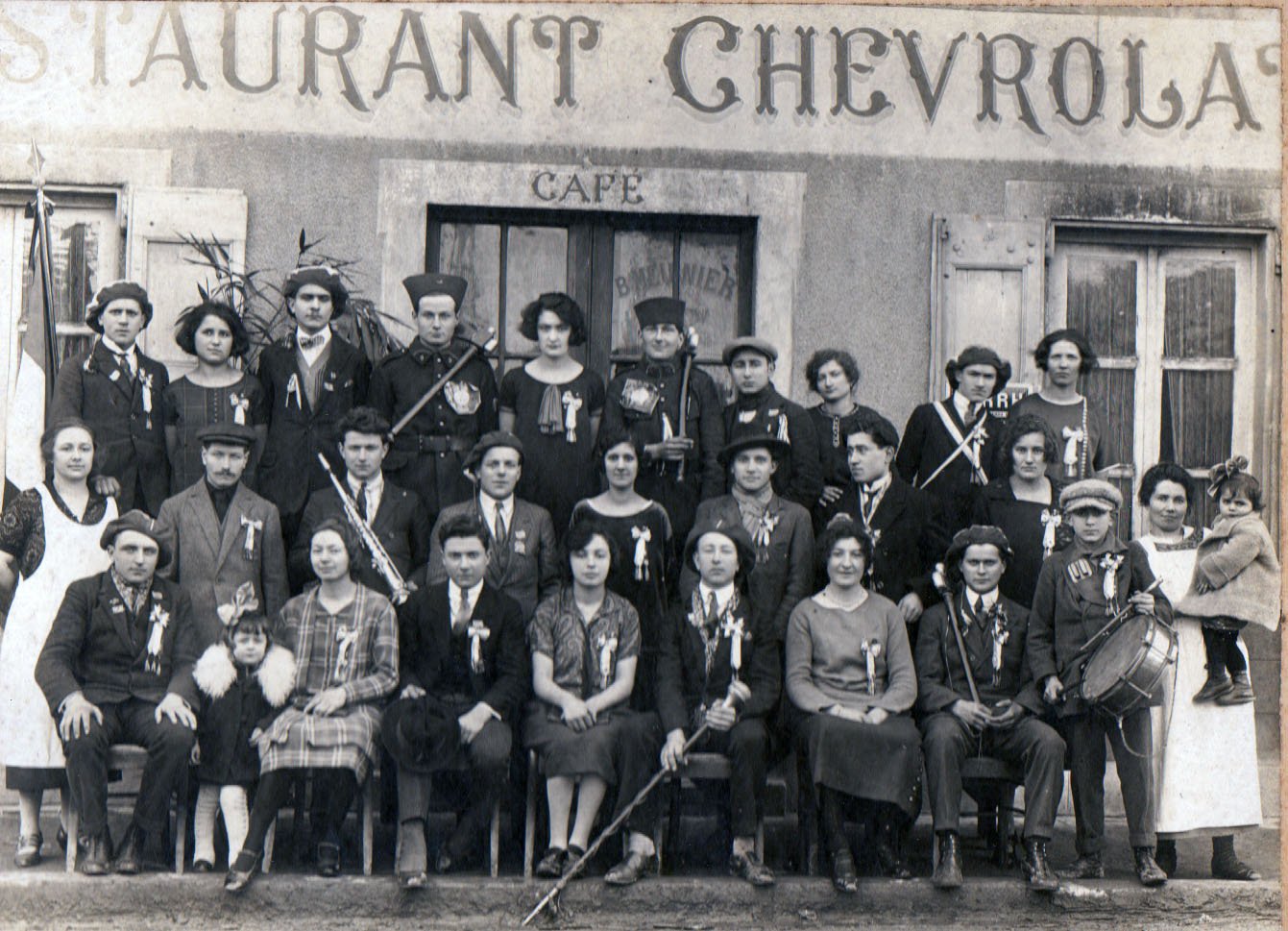 Un groupe de conscrits en 1926 à Saint Didier sur Chalaronne dans la Dombes
