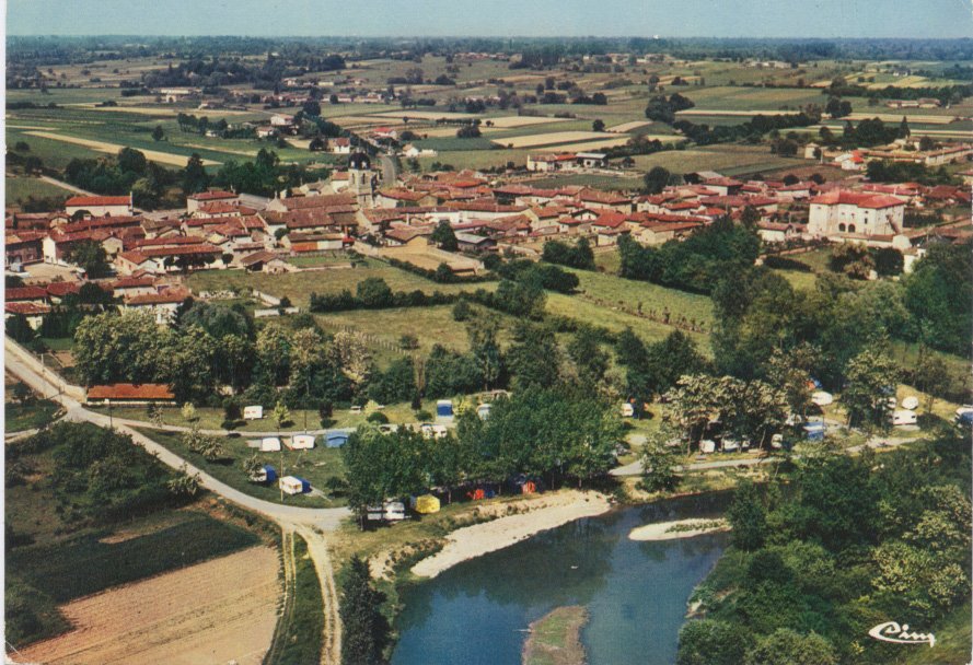 Vue aérienne de saint Didier sur Chalaronne dans la Dombes