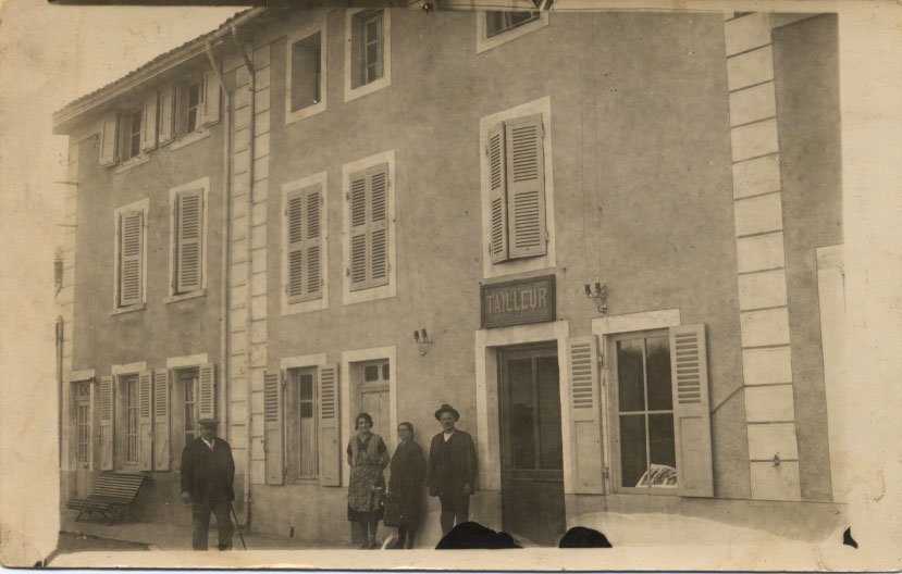 Magasin du tailleur Monsieur Morel en 1997 à Saint Didier sur Chalaronne dans la Dombes