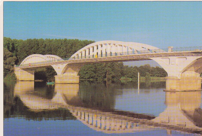 Pont sur la Saône à Thoissey dans la Dombes