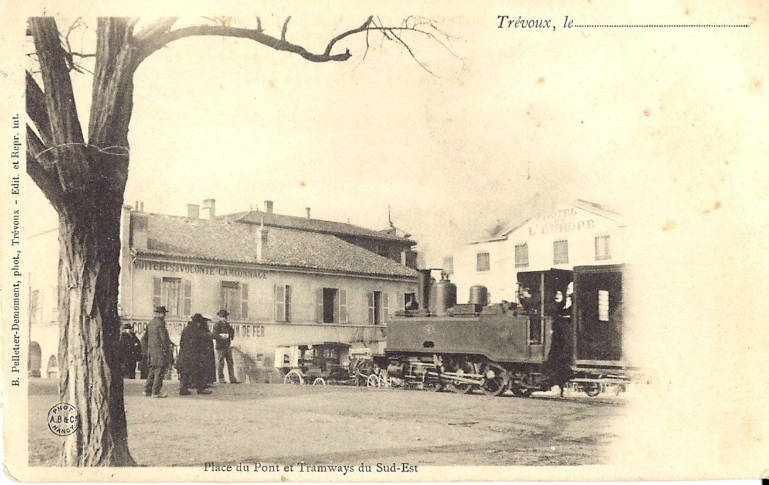 trevoux place du pont et tram du SE