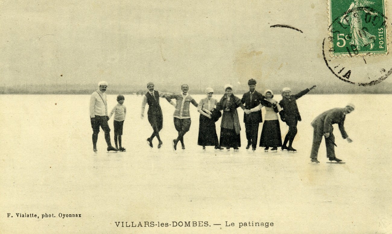 Une partie de patinage sur un étang près de Villars les Dombes